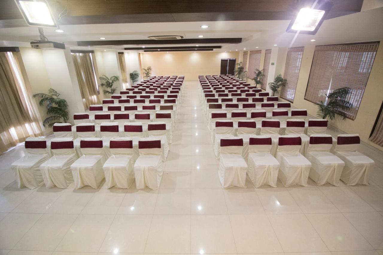 Grand Sarovar Portico, Latur Екстер'єр фото