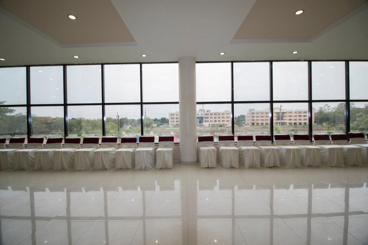 Grand Sarovar Portico, Latur Екстер'єр фото